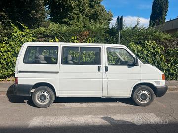 Volkswagen Transporter 2.5 TDI/88CV 9 posti autove