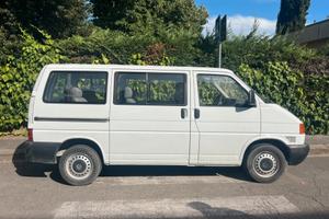 Volkswagen Transporter 2.5 TDI/88CV 9 posti autove