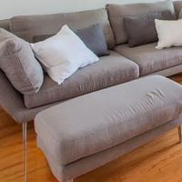 Divano Poltronesofà grigio con pouf incluso