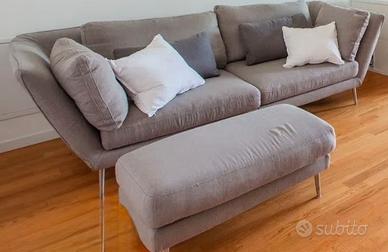 Divano Poltronesofà grigio con pouf incluso