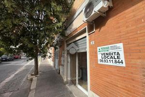 NEGOZIO A ALBANO LAZIALE