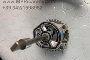 POMPA OLIO SUZUKI GSXR 600 2001 2002 GSX R 2003