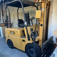 Carrello elevatore con traslatore