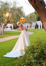 Abito da sposa unico in raso con strascico