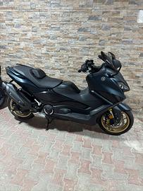 YAMAHA TMAX TECH MAX  con soli 600 km