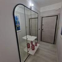 specchio da ingresso con mensole