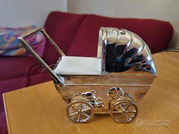 salvadanaio forma carrozzina placcato in argento