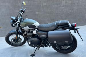 Triumph Scrambler 900 anno 2021 con solo 1495 km