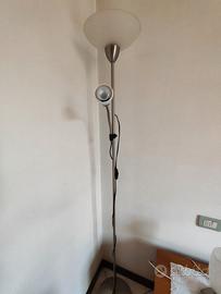 Lampada a stelo in acciaio – da camera o salotto