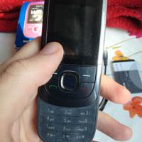 Telefono Nokia 2220 slide compatto e pratico