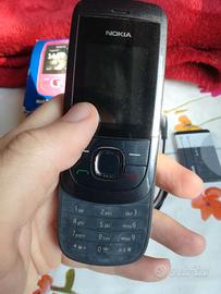 Telefono Nokia 2220 slide compatto e pratico
