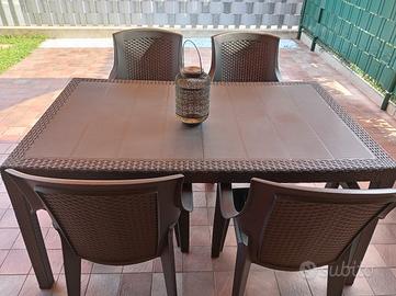 Tavolo e sedie da esterno 