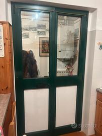 Due serramenti in alluminio, porta e finestra
