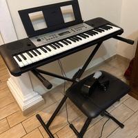 Tastiera Yamaha con supporto, sgabello e pedale