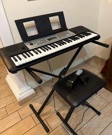 Tastiera Yamaha con supporto, sgabello e pedale