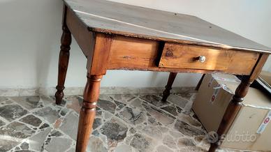 vecchio tavolo restaurato 