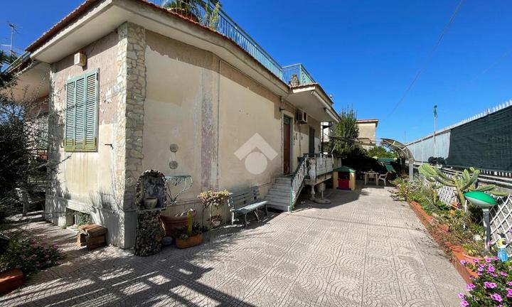 4 LOCALI A POLLENA TROCCHIA