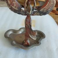 Antica statua in bronzo con base in Bronzo.