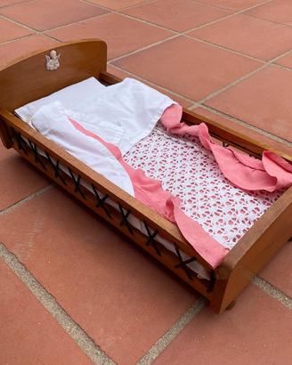 Lettino per bambole antico