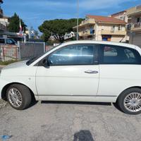 Lancia y