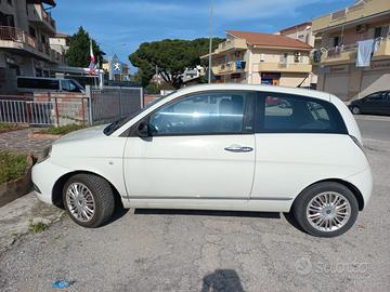Lancia y
