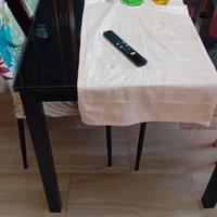 tavolo in cristallo nero