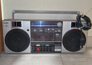 Radiomagnetofon vintage degli anni '80