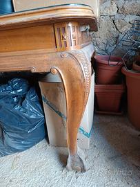 Tavolo di antiquariato