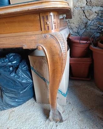 Tavolo di antiquariato