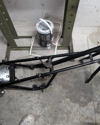 telaio con documenti e targa moto Guzzi v35c