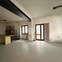 CASA INDIPENDENTE A ESINE