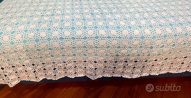 Coperta ad uncinetto fatta a mano