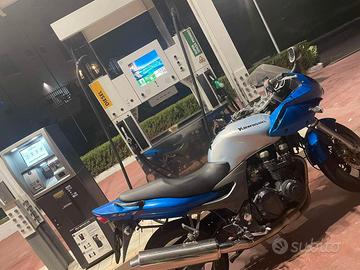 Kawasaki zr7s 
