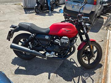 Moto Guzzi V7 - 2023