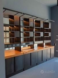 arredo negozio ferro calamina, legno con luce led
