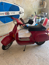 Vespa rossa Piaggio PK50 XL