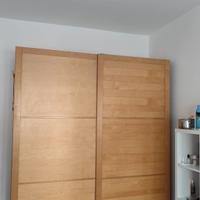 Coppia armadio/cassettiera in legno