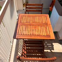 Tavolino da balcone in legno