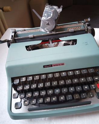 Macchina da scrivere OLIVETTI Lettera 32