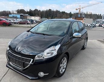 Peugeot 208 PureTech 82 5 porte Allure