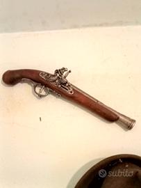 Pistola per arredo  medioevo