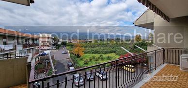 Appartamento con terrazza e garage a Riposto