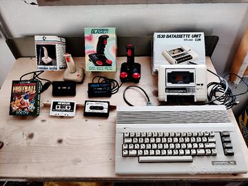 Commodore 64C Grand Prix + Datassette + 2 joystick