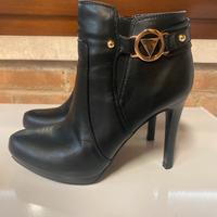 Scarpe stivaletto GUESS