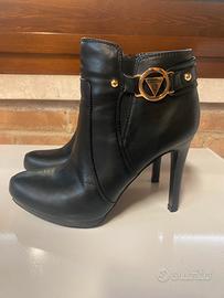 Scarpe stivaletto GUESS