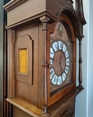 Orologio a pendolo a colonna con movimento svizzer