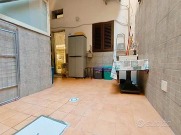 2 VANI CON GRAZIOSO TERRAZZINO VIALE M.RAPISARDI