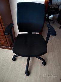 sedia imbottita con ruote 