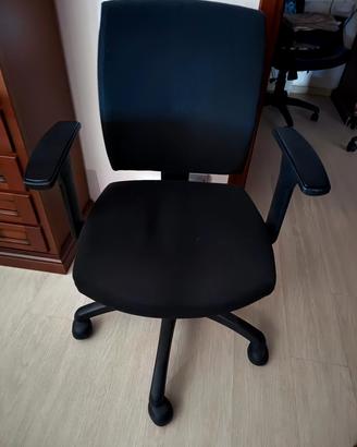 sedia imbottita con ruote 