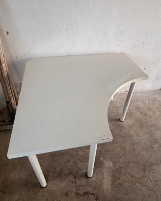 Scrivania angolare Ikea